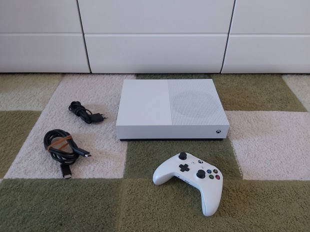Xbox One S 1TB All Digital Tartozékaival