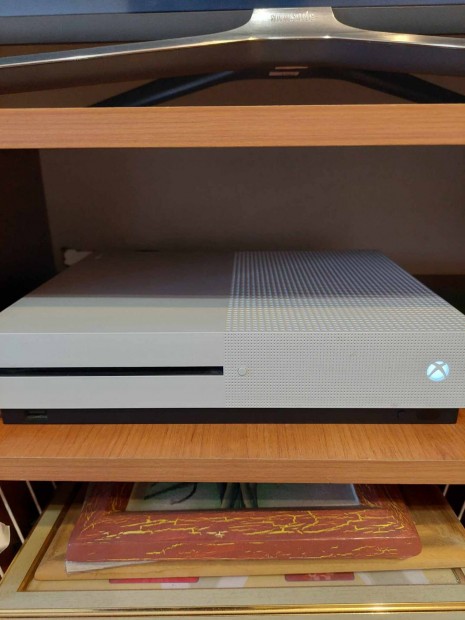 Xbox One S 1TB + kontroller + jtkok