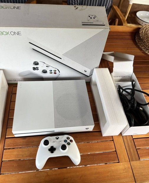 Xbox One S 1TB + kontroller + jtkok - Farkas Lszl rszre