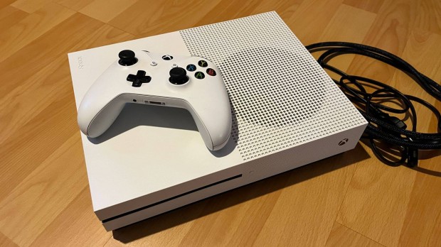 Xbox One S 1TB lemezes szép állapotban