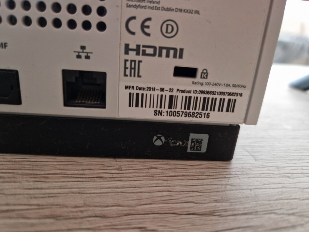 Xbox One S 1Tb +2kar+2játék