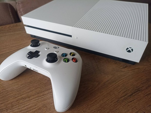 Xbox One S 1Tb / lemezes kiads /