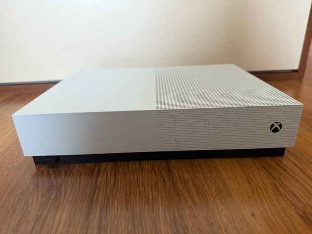 Xbox One S 1 TB Konzol + kontroller kitűnő állapotban