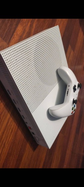 Xbox One S 1 TB (knyvtrral)