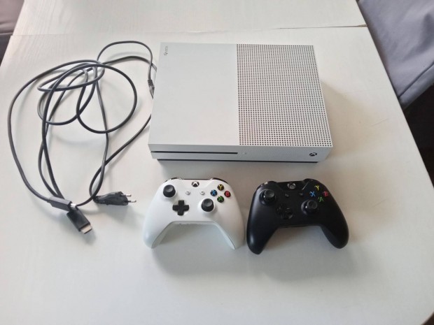 Xbox One S 1 Tb Gp + Tartozkok + ajndk kontroller