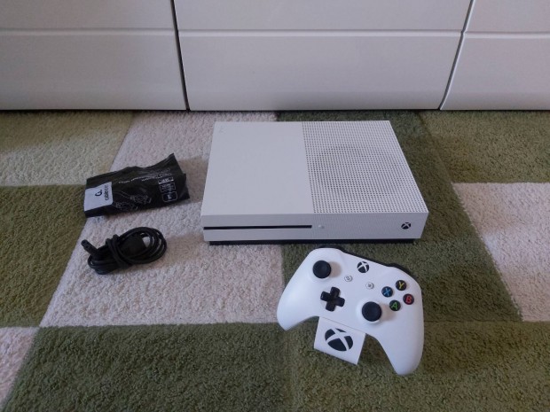 Xbox One S 500GB Tartozkaival 