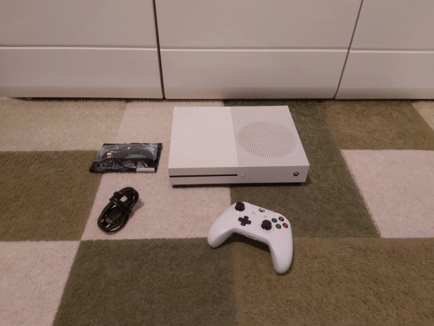 Xbox One S 500GB Tartozkaival 