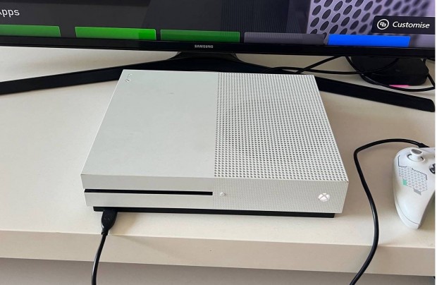 Xbox One S 500GB + 1 kontroller