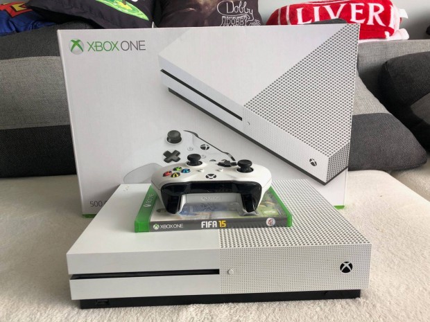 Xbox One S 500Gb konzol + Fifa 15