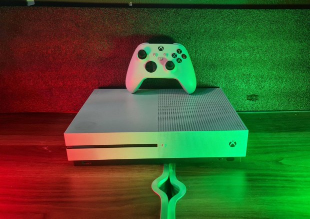 Xbox One S 500gb normál állapotban, 1 kontroller, 1 hónap garancia
