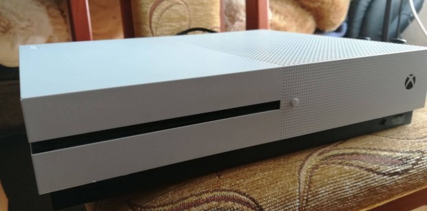 Xbox One S (1tb)