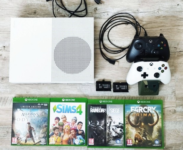 Xbox One S + 2 kontroller + játékok