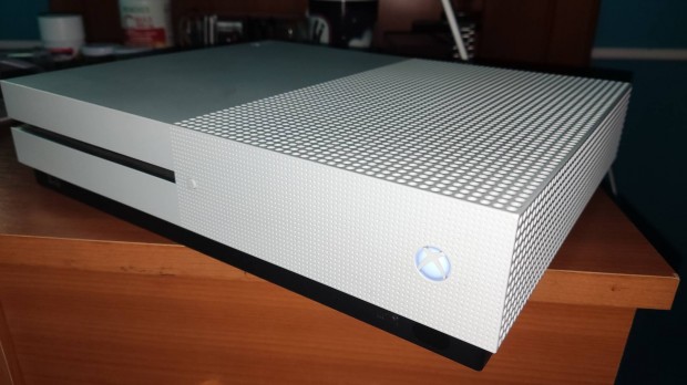 Xbox One S + jtkok 