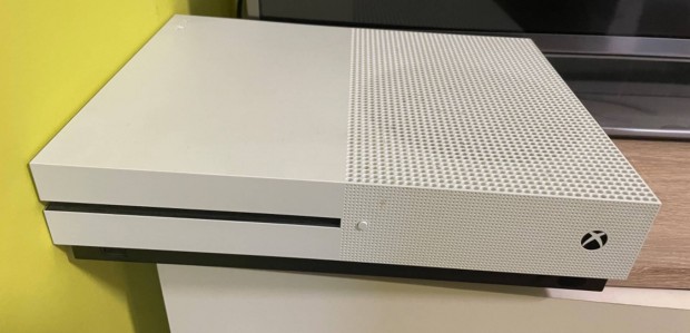 Xbox One S elad