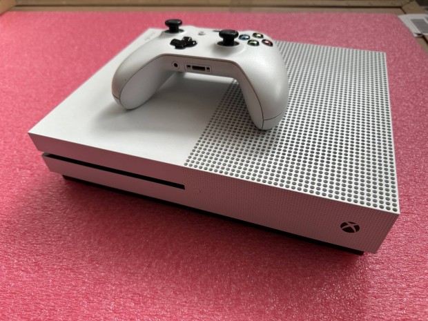 Xbox One S hibs konzol