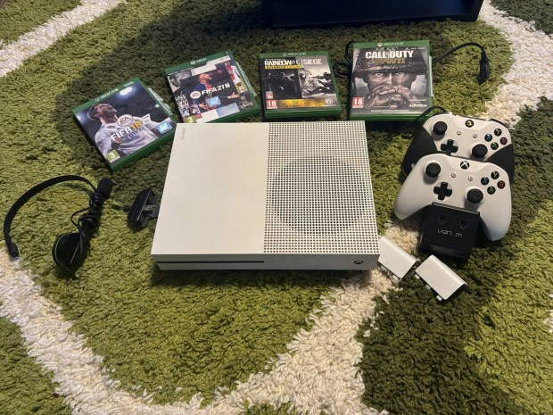 Xbox One S(kpen lthat sszes tartozkval)