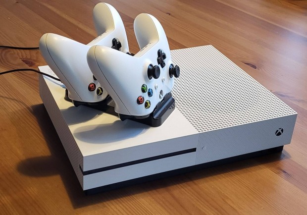 Xbox One S konzol, 2 kontroller tltllomssal