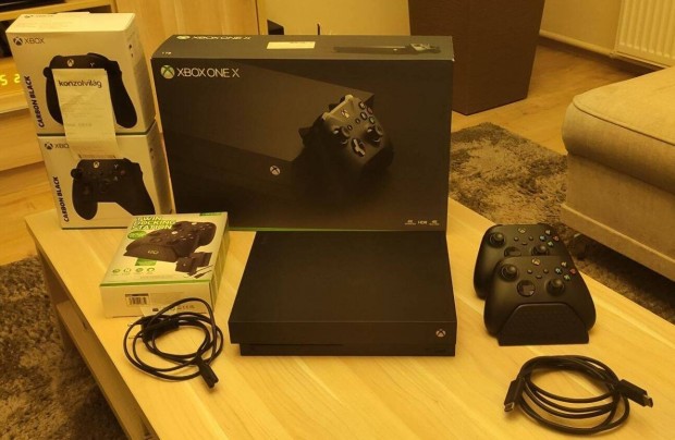 Xbox One X 1TB+2db Xbox One Vezetk nlkli controller+Tltlloms