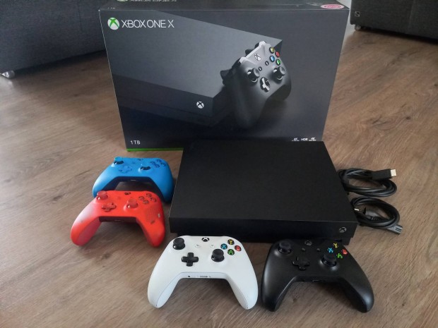 Xbox One X 1TB 4K konzol 2db kontrollerrel, j llapotban!