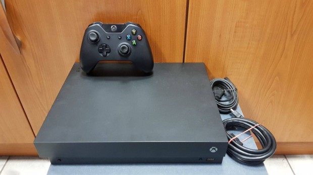 Xbox One X 1TB Konzol jszer Fekete Garis !