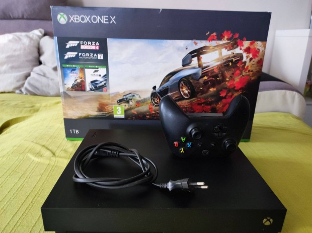 Xbox One X 1 TB + 1 limited edition ajndk controller