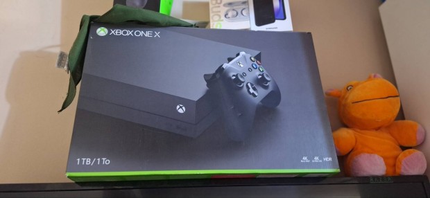 Xbox One X 1 kontrollerrel