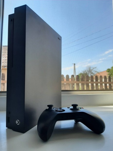 Xbox One X 2db kontroller + GTA V