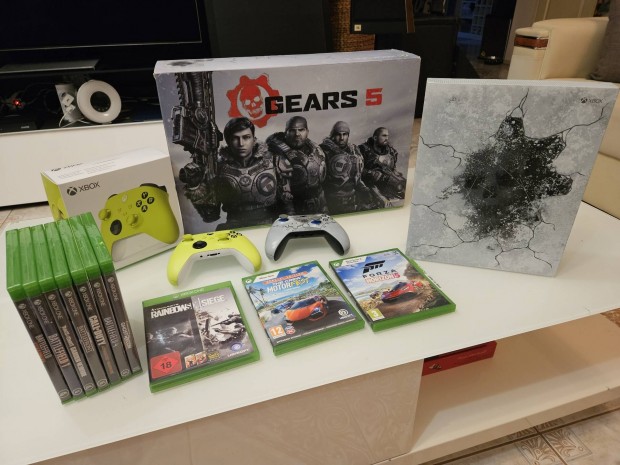 Xbox One X Gears 5 limited edition + kiegsztk. 