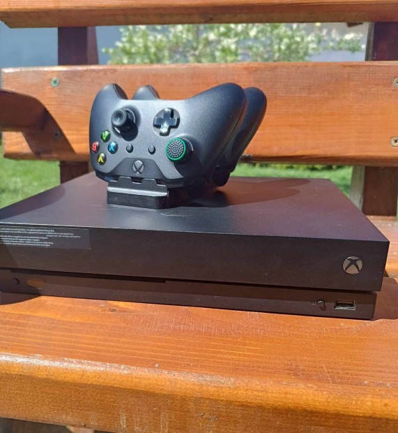 Xbox One X, 2 kar