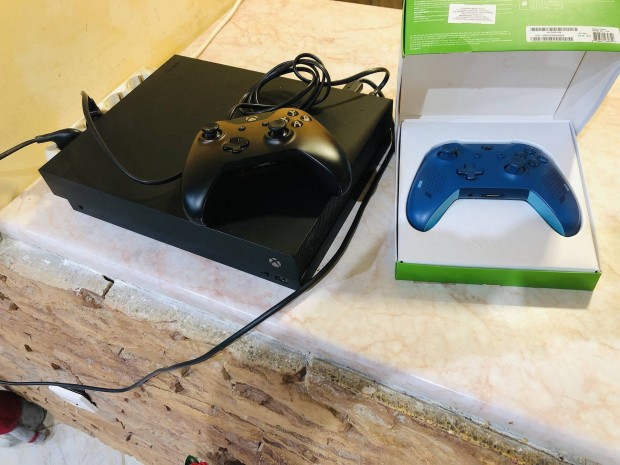 Xbox One X + 2DB Controller