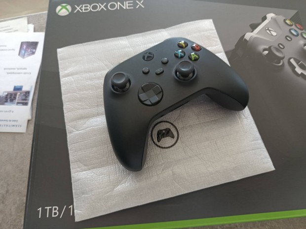 Xbox One X controller wirelles j