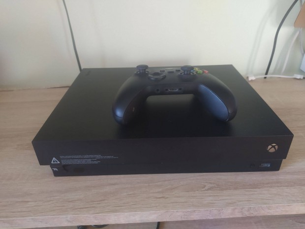 Xbox One X játék konzol
