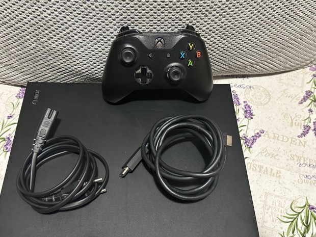 Xbox One X konzol