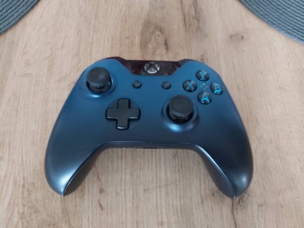 Xbox One / Series Limited Edition Dusk Shadow Kontroller Beszmtssal