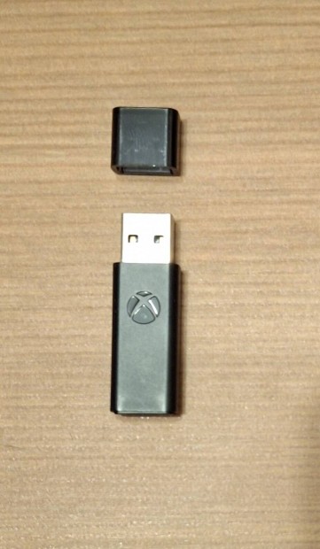 Xbox One kontrollerkiegészítők (akku + adapter)
