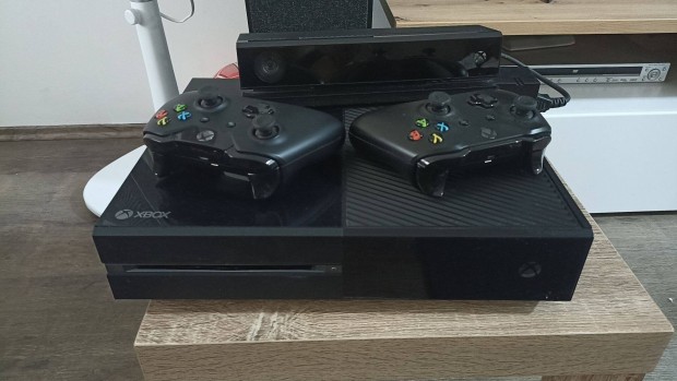 Xbox One konzol 1540 + 2 controller + xbox one kinect