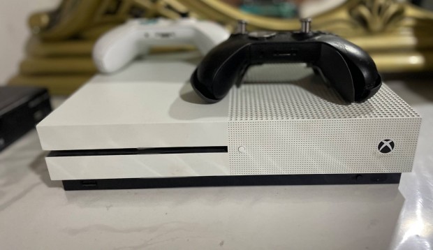 Xbox One s 2 kontroller