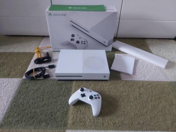 Xbox One s 500GB Tartozkaival Dobozban 