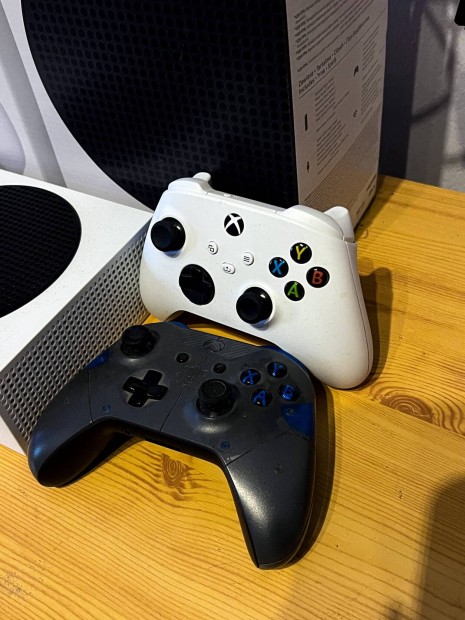 Xbox Series S - 2026.01.08-ig garancis! 2 kontroller !