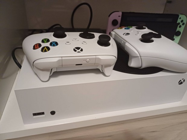 Xbox Series S - 2 Kontrollerrel