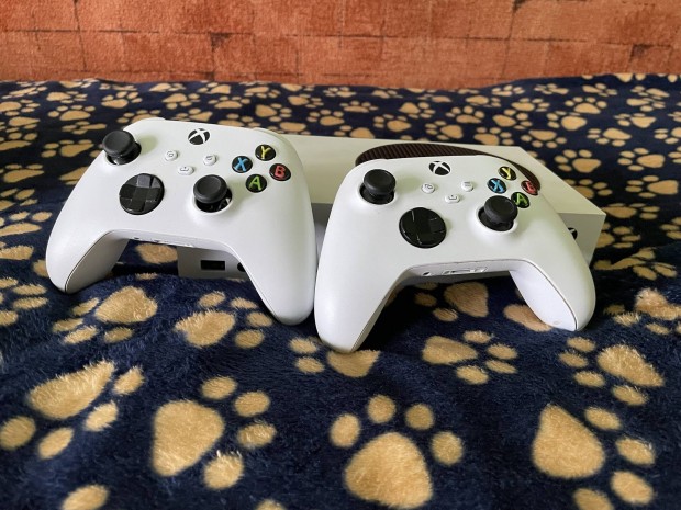 Xbox Series S + 2 kontroller