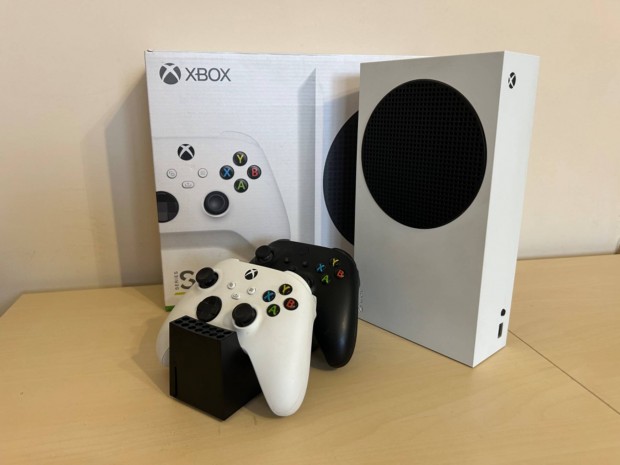 Xbox Series S + kontroller s akkumultorok