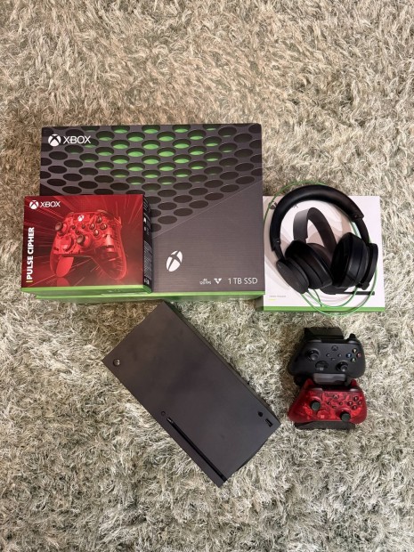 Xbox Series X 1TB 2 kontroller + Xbox Füles + Venom töltő