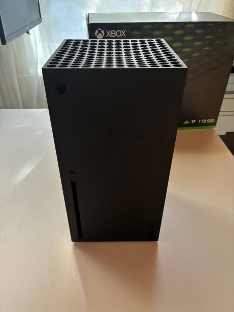 Xbox Series X 1TB eladó. Kitisztítva és újrapasztázva!