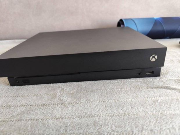 Xbox one 1tb eladó+sok tartozék+játékok eladó!