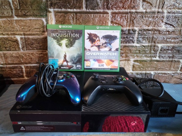 Xbox one 500Gb 2 lemezzel 2 hibs karral 