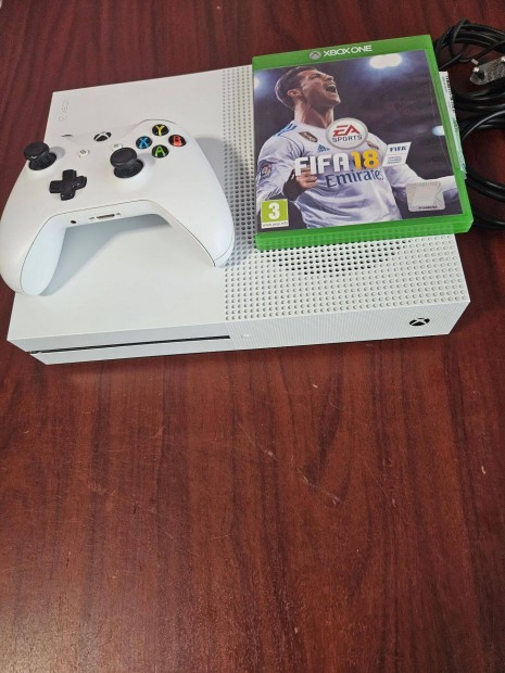 Xbox one S 1TB 1 kontroller Fifa 18 játékkal hibátlan kábeleivel eladó