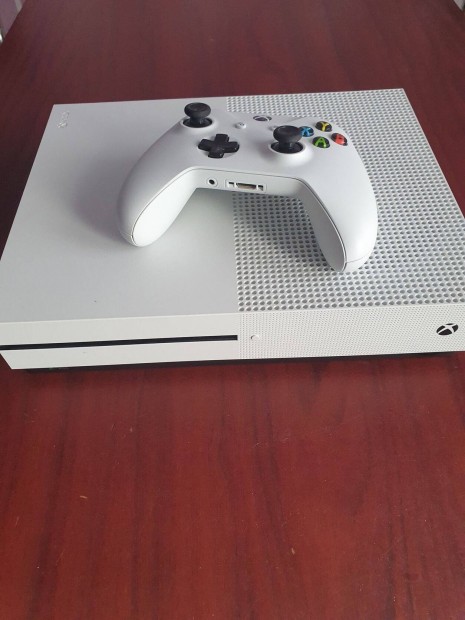 Xbox one S 1TB1 kontroller kbeleivel hibtlan elad