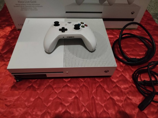 Xbox one S 1TB egy karral dobozban 