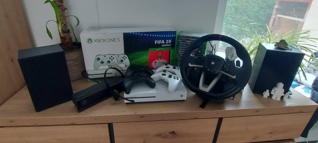 Xbox one S 1Tb + Kinect + Hori Kormny + Xbox jtekok